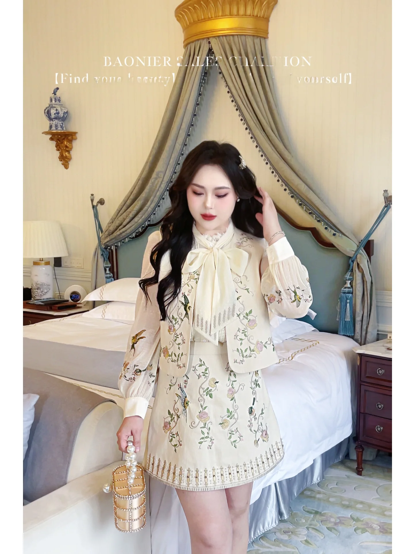 plus Size Women's Embroidered Vest Short Skirt Shirt Three-Piece Set High Waist Long Sleeve round Neckline Fashion Ensemble
plus Size Women's Embroidered Vest Short Skirt Shirt Three-Piece Set High Waist Long Sleeve round Neckline Fashion Ensemble