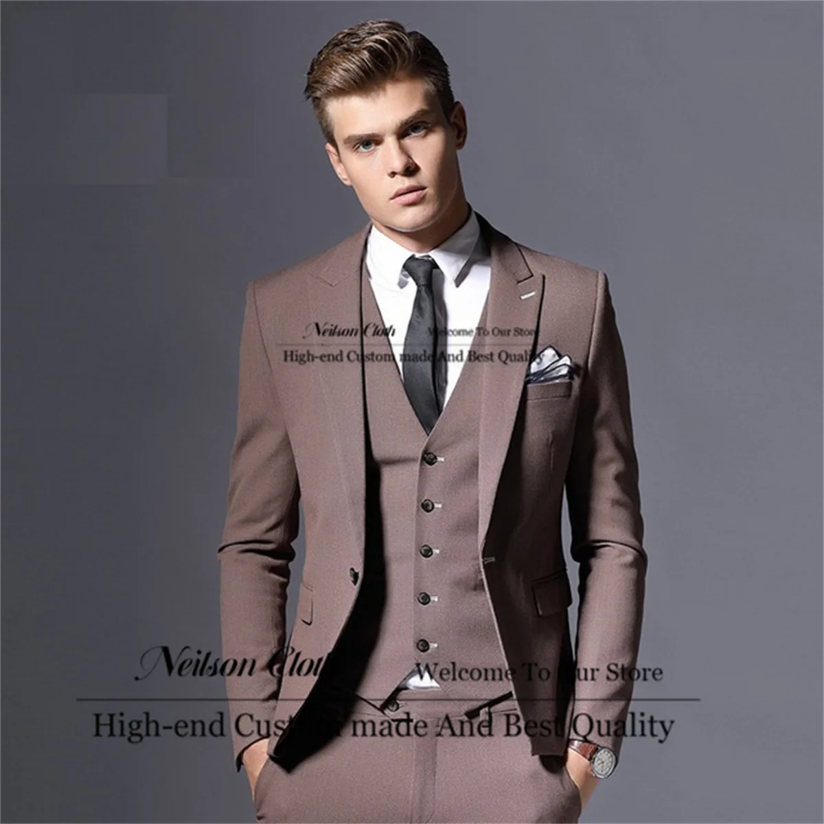 Auburn Men Suits Peaked Lapel Groom Wedding Tuxedos 3 Pieces Sets Male Prom Blazers Groomsmen Slim Fit Business Costume Homme
Auburn Men Suits Peaked Lapel Groom Wedding Tuxedos 3 Pieces Sets Male Prom Blazers Groomsmen Slim Fit Business Costume Homme