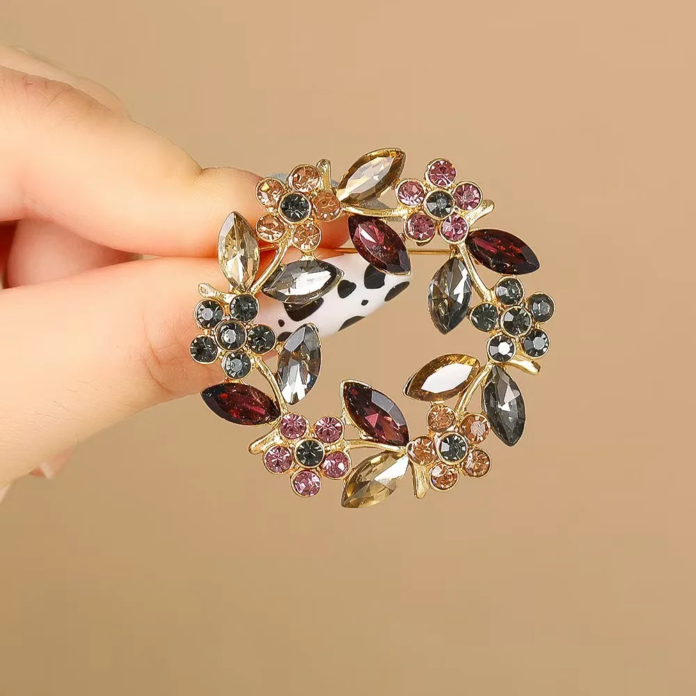 Elegant Flower Corsage Crystal Rhinestone Inlaid Brooch Niche Design Versatile Lapel Pin Gift for Women
Elegant Flower Corsage Crystal Rhinestone Inlaid Brooch Niche Design Versatile Lapel Pin Gift for Women
