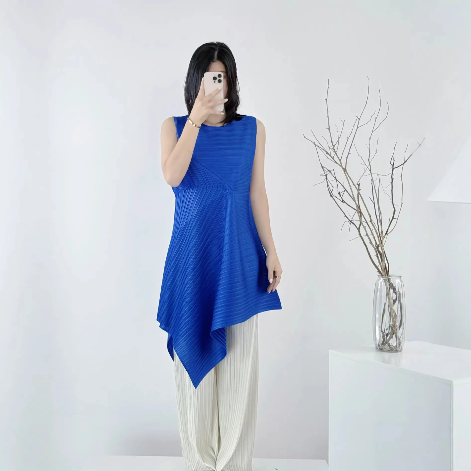 Miyake Irregular Hem Women's Dress Burgundy Sleeveless Pleated Dresses High-waist O-neck Pullover Clothing Summer New 2DB692
Miyake Irregular Hem Women's Dress Burgundy Sleeveless Pleated Dresses High-waist O-neck Pullover Clothing Summer New 2DB692