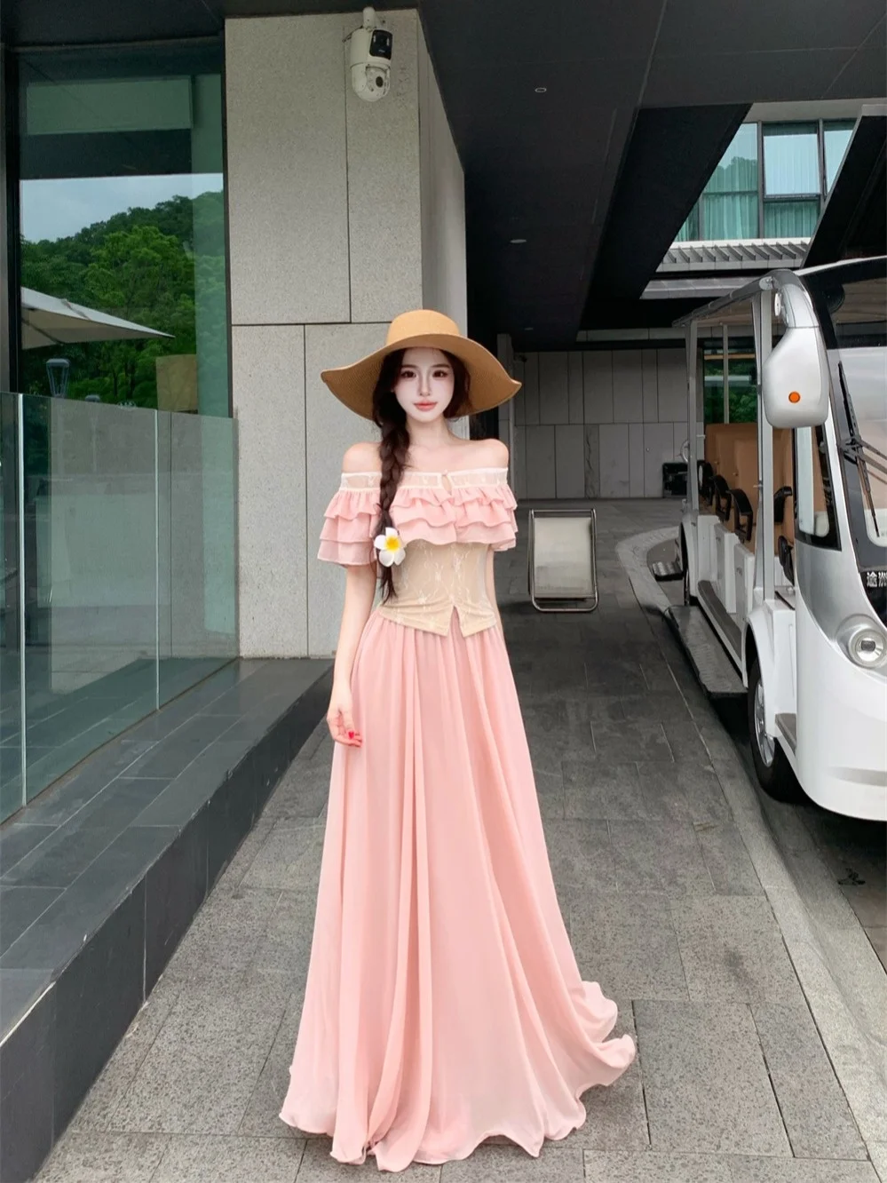 Fashionable Lace Patchwork Halter Neck Shirt And High Waist Skirt Long Dress Two Piece Set for Women Summer Commute Style
Fashionable Lace Patchwork Halter Neck Shirt And High Waist Skirt Long Dress Two Piece Set for Women Summer Commute Style