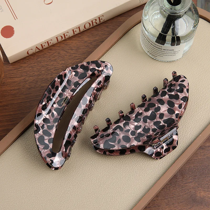 2025 YHJ Classic Style Hair Claw Leopard Speckles Design Gold Label Acrylic Hair Claw Clips Hair Accessories for Women Girls
2025 YHJ Classic Style Hair Claw Leopard Speckles Design Gold Label Acrylic Hair Claw Clips Hair Accessories for Women Girls
