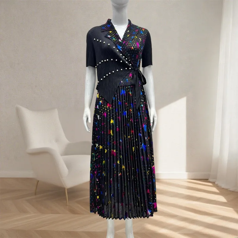 Новые европейские платья Miyake, плиссированные галстуки из бисера, модные темпераментные лацканы с длинными рукавами, большие размеры, женская эластичная длинная юбка, одежда
Новые европейские платья Miyake, плиссированные галстуки из бисера, модные темпераментные лацканы с длинными рукавами, большие размеры, женская эластичная длинная юбка, одежда