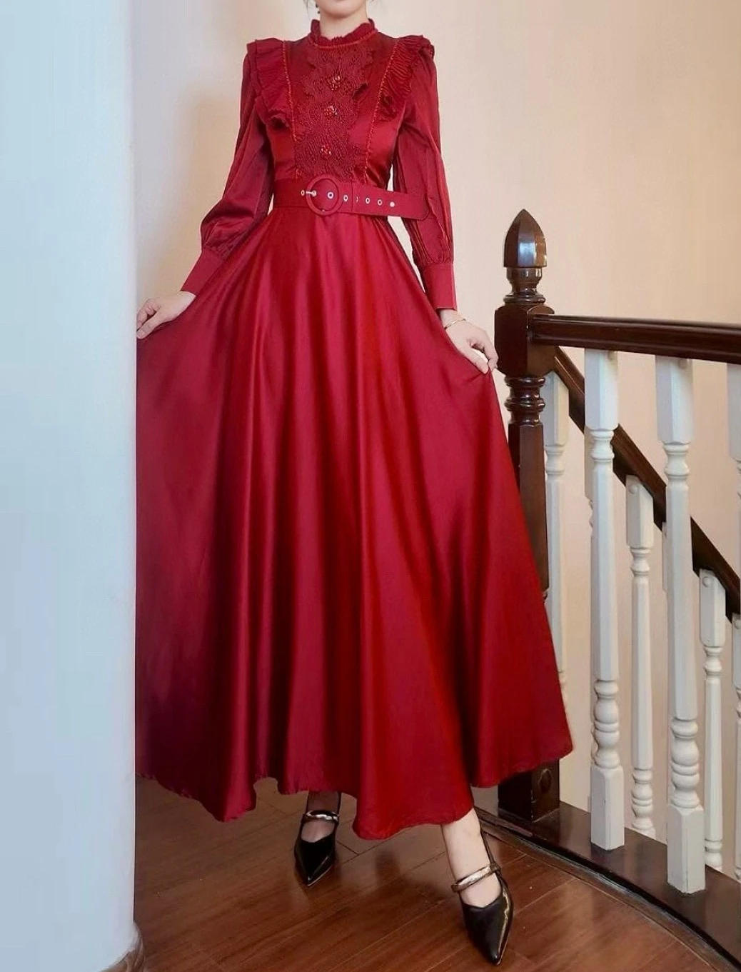 Черное бархатное платье женское с бриллиантами и поясом с длинными рукавами и оборками винтажная одежда женское праздничное платье облегающее уличное платье
Черное бархатное платье женское с бриллиантами и поясом с длинными рукавами и оборками винтажная одежда женское праздничное платье облегающее уличное платье