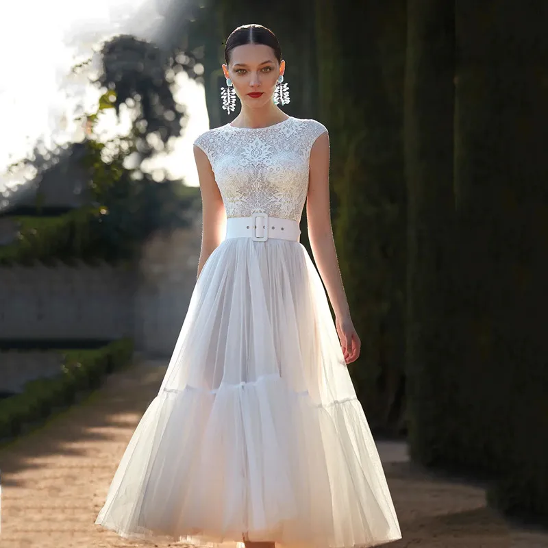 Boho A-Line Lace White Wedding Dress Pleat Sashes Short Dress O-Neck Bride Gown Sexy Tule Mid-calf Illusion Button Customized
Boho A-Line Lace White Wedding Dress Pleat Sashes Short Dress O-Neck Bride Gown Sexy Tule Mid-calf Illusion Button Customized