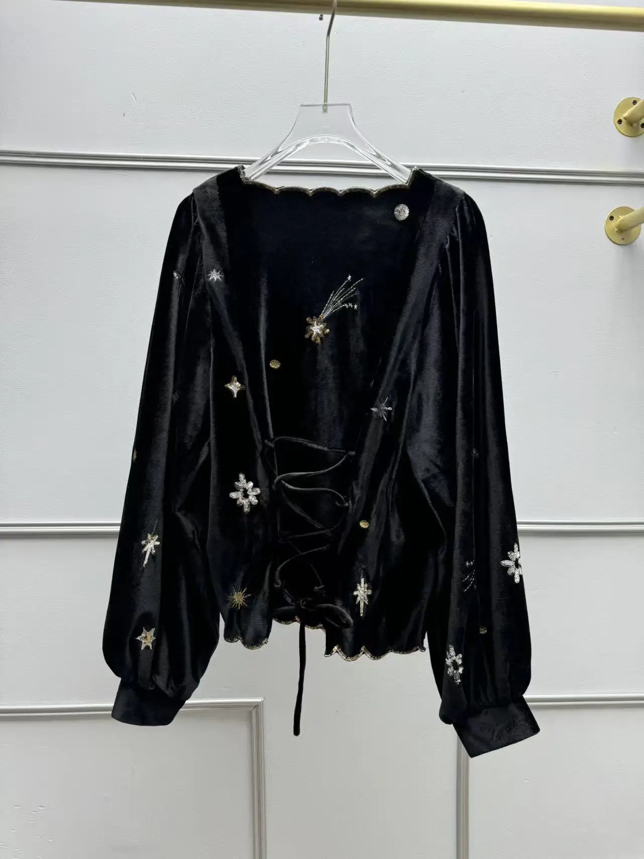 Retro Velvet Beaded Embroidery Wave Lantern Sve Doll irt Women's Top French Sle Long Sve V-ne Button Front
Retro Velvet Beaded Embroidery Wave Lantern Sve Doll irt Women's Top French Sle Long Sve V-ne Button Front