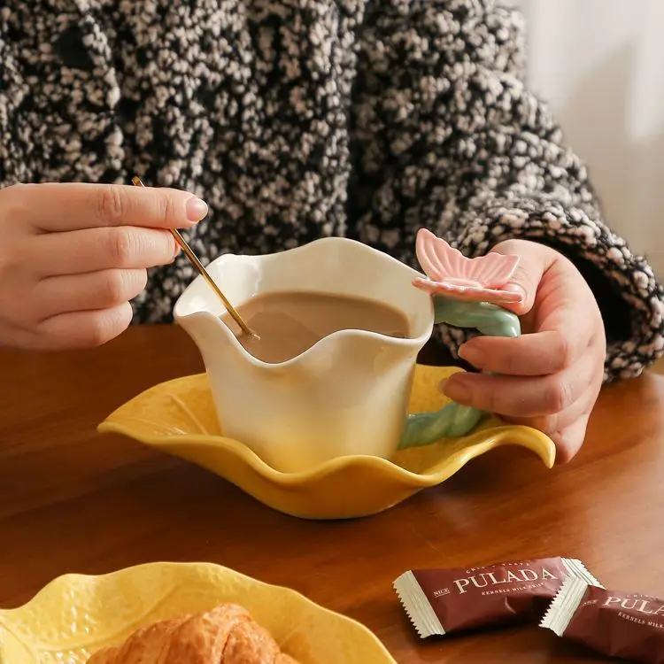 Pastoral high-value coffee cup underglaze color ceramic plate set spoon exquisite cup cute couple pair cup
Pastoral high-value coffee cup underglaze color ceramic plate set spoon exquisite cup cute couple pair cup