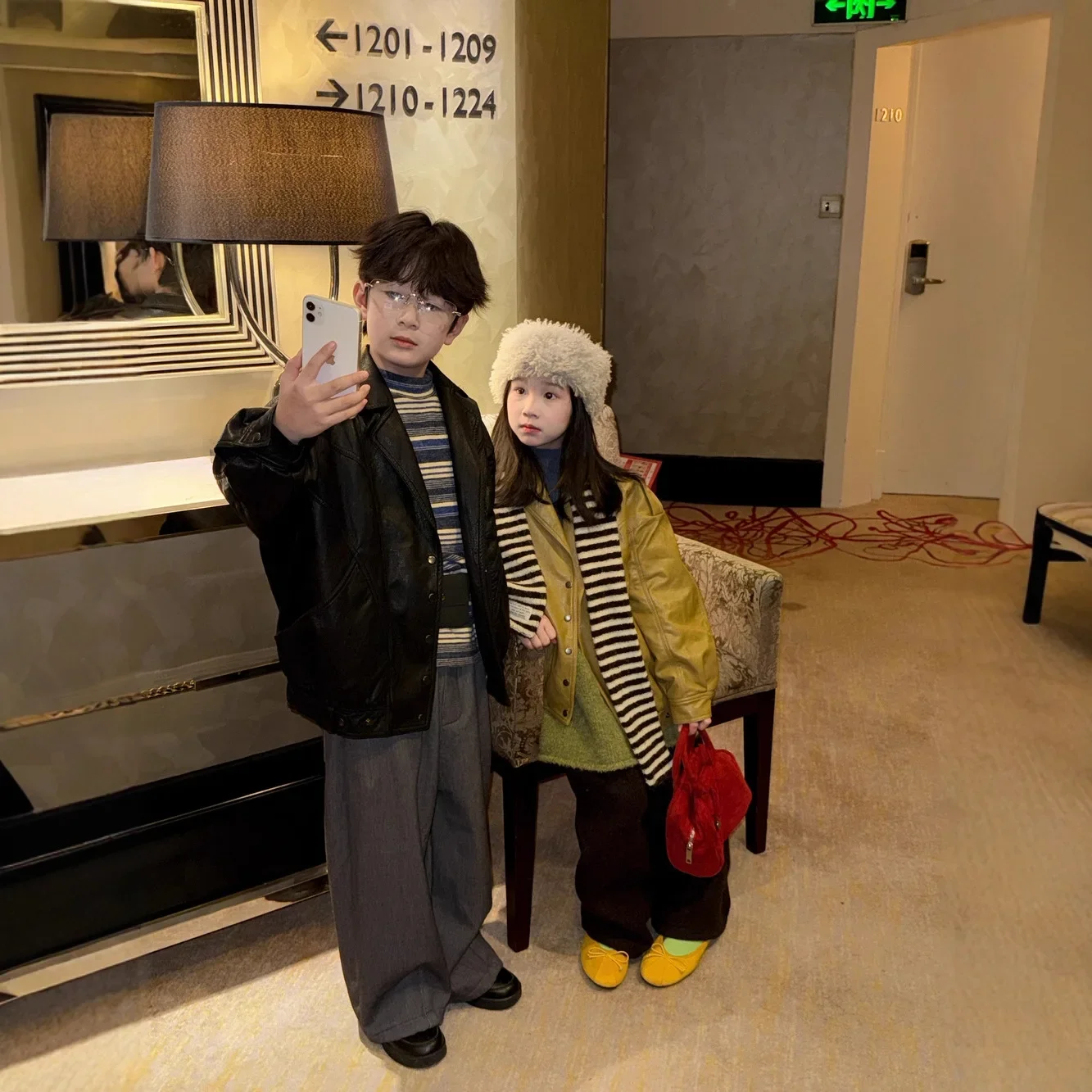 Autumn Winter Children Girls Leather Jacket Turn Down Collar Toddler Kids Girls Thicken Outerwear Pockets Padded Infant Boy Coat
Autumn Winter Children Girls Leather Jacket Turn Down Collar Toddler Kids Girls Thicken Outerwear Pockets Padded Infant Boy Coat