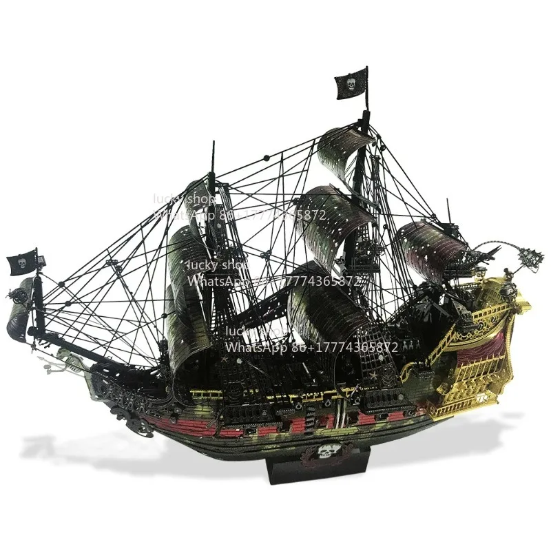 Металлическая скульптура пиратского корабля «Месть королевы Анны» — детализированная золотая траюбина и черные паруса, мифологический декор для дома и подарок
Металлическая скульптура пиратского корабля «Месть королевы Анны» — детализированная золотая траюбина и черные паруса, мифологический декор для дома и подарок