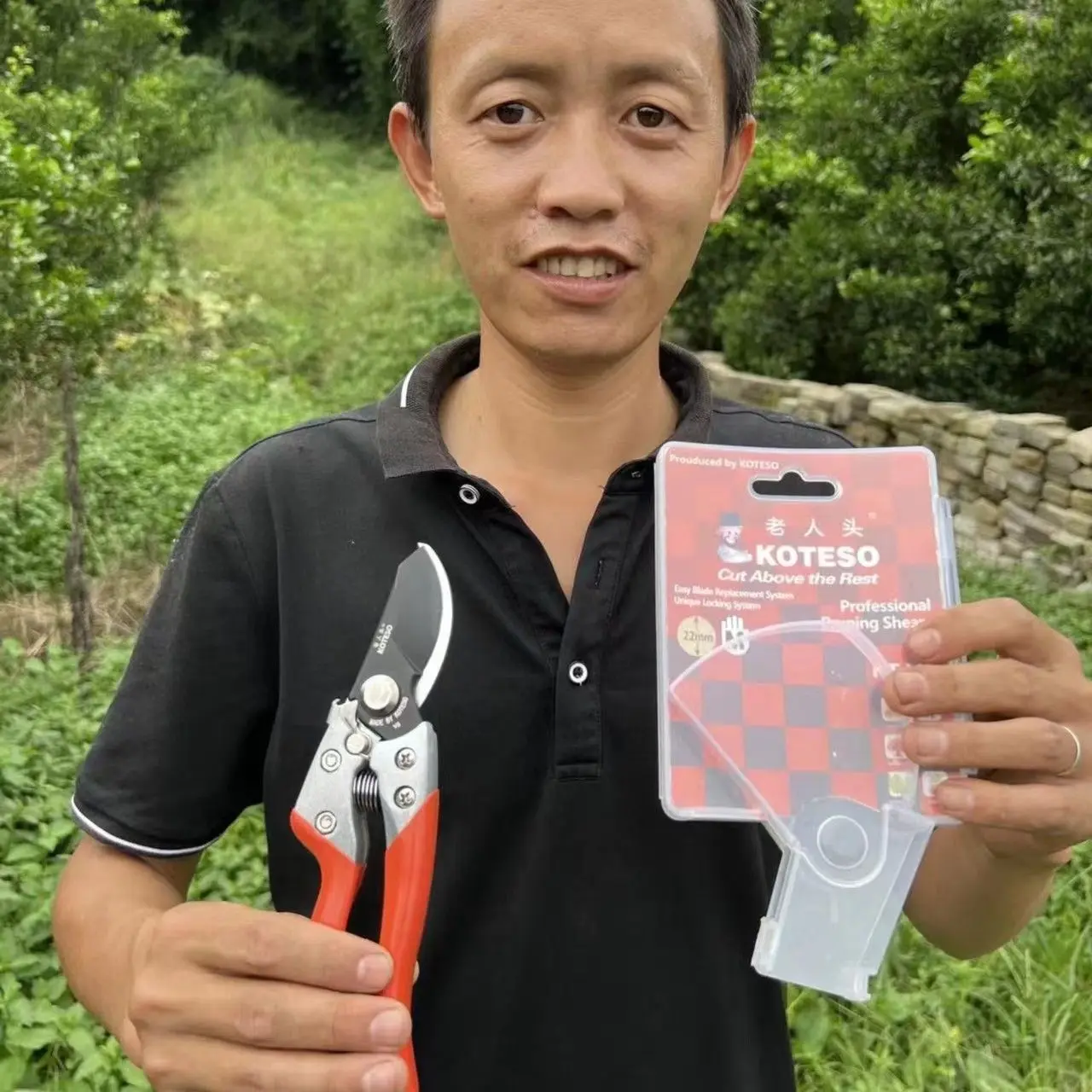 Garden Fruit Tree Pruning Shears, Strong Pruning Flowers, Coarse Branches, and Fruit Picking Shears
Garden Fruit Tree Pruning Shears, Strong Pruning Flowers, Coarse Branches, and Fruit Picking Shears