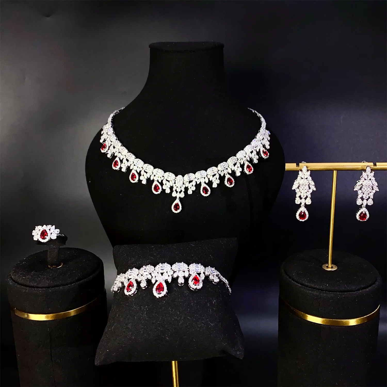 4pcs jewelry sets wedding bride dinner party necklace earrings bracelet ring shiny zircon silver color anniversary gift female
4pcs jewelry sets wedding bride dinner party necklace earrings bracelet ring shiny zircon silver color anniversary gift female