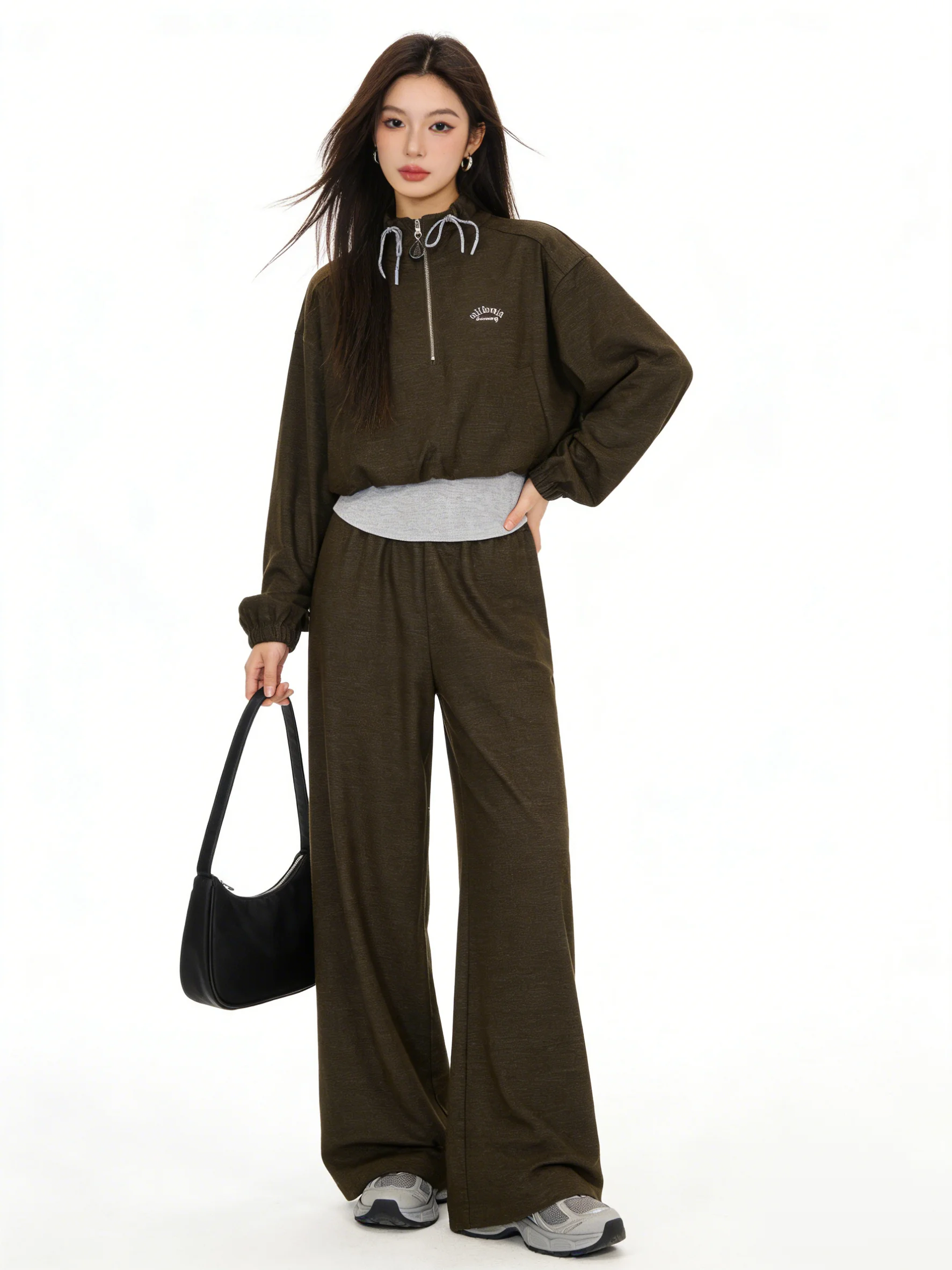 Early Spring 2026 Women's Retro Stand Collar Drawstring Embroidered Sweater Pants Set Casual Wide Leg Fake Two-Piece Suit
Early Spring 2026 Women's Retro Stand Collar Drawstring Embroidered Sweater Pants Set Casual Wide Leg Fake Two-Piece Suit