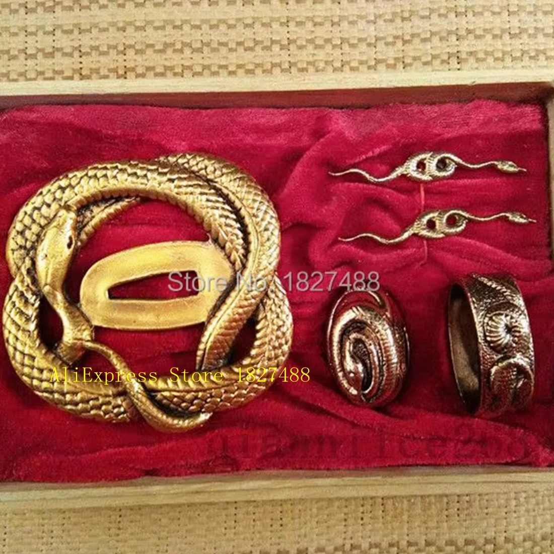 A Set Copper Tsuba Snake Guard Menuki Fuchi Kashira Apply Katana/Wakizashi/Tanto Japanese Sword Handguard Fittings
A Set Copper Tsuba Snake Guard Menuki Fuchi Kashira Apply Katana/Wakizashi/Tanto Japanese Sword Handguard Fittings