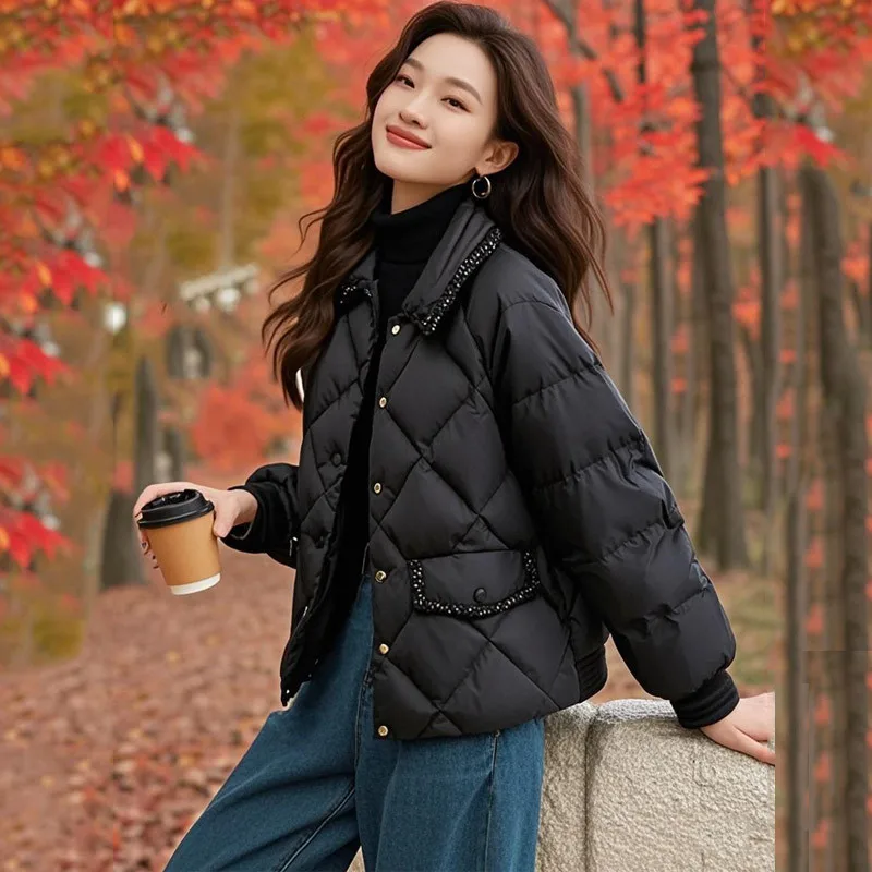 Осень-зима, новая модная женская хлопковая куртка с отложным воротником, однотонные парки, повседневная свободная утолщенная теплая женская одежда
Осень-зима, новая модная женская хлопковая куртка с отложным воротником, однотонные парки, повседневная свободная утолщенная теплая женская одежда