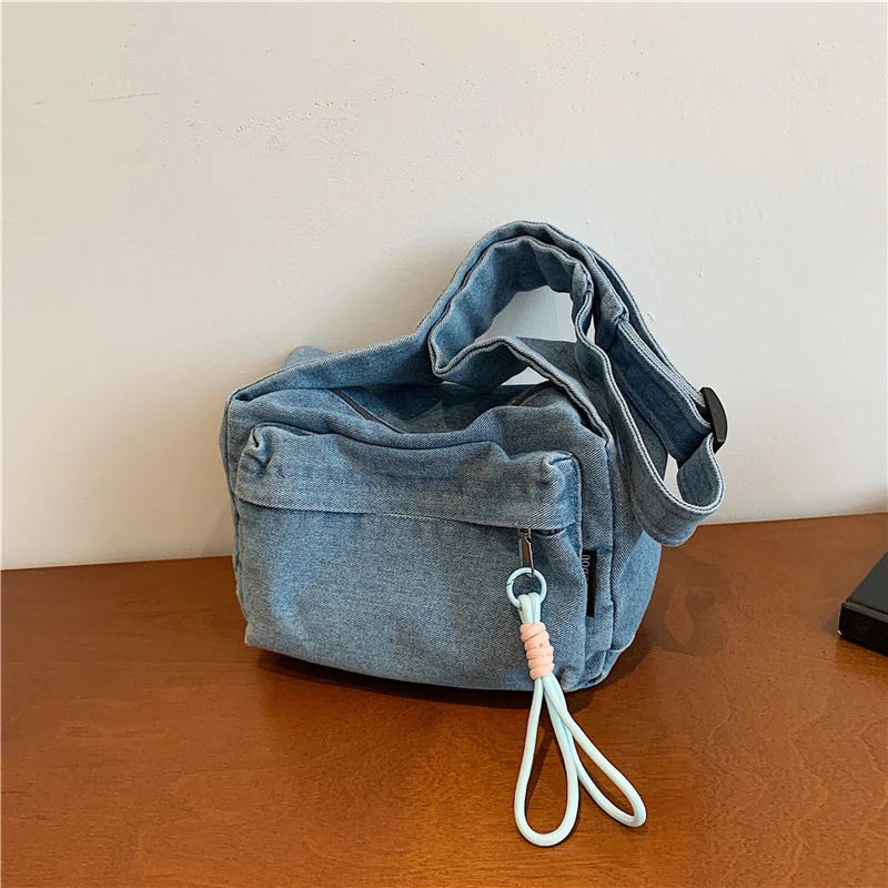 Джинсовые женские сумки большой вместимости, однотонные повседневные универсальные модные женские сумки 2025 года, новые сумки через плечо для поездок на работу
Джинсовые женские сумки большой вместимости, однотонные повседневные универсальные модные женские сумки 2025 года, новые сумки через плечо для поездок на работу