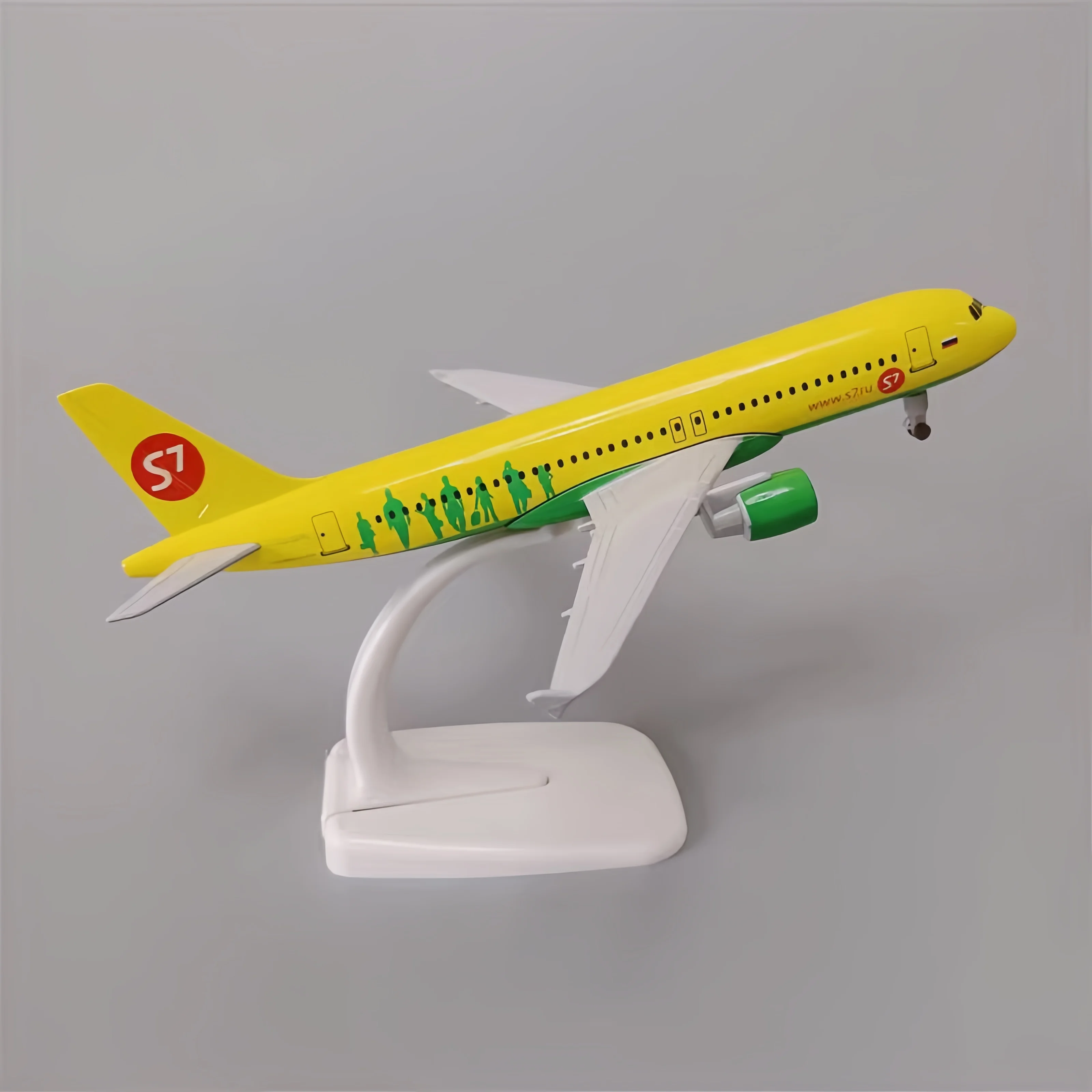 20 cm / 8 inches Russian Siberian Airlines A320 alloy simulation aircraft model 1: 200 metal model plane with landing gear
20 cm / 8 inches Russian Siberian Airlines A320 alloy simulation aircraft model 1: 200 metal model plane with landing gear