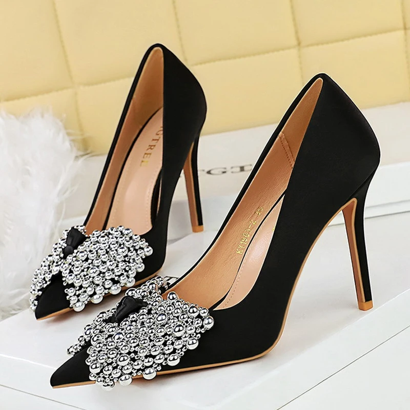 Туфли-лодочки BIGTREE с бантом из страз и кристаллов, заостренный носок, на шпильке, для банкетов и свадеб, женские
Туфли-лодочки BIGTREE с бантом из страз и кристаллов, заостренный носок, на шпильке, для банкетов и свадеб, женские