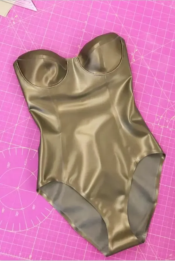 Sexy Latex Catsuit for Adult Women Bare Legged Rubber Bodysuit Bra Cup Swimwear Bodice Zentai Suit Customize Party Cosplay
Sexy Latex Catsuit for Adult Women Bare Legged Rubber Bodysuit Bra Cup Swimwear Bodice Zentai Suit Customize Party Cosplay