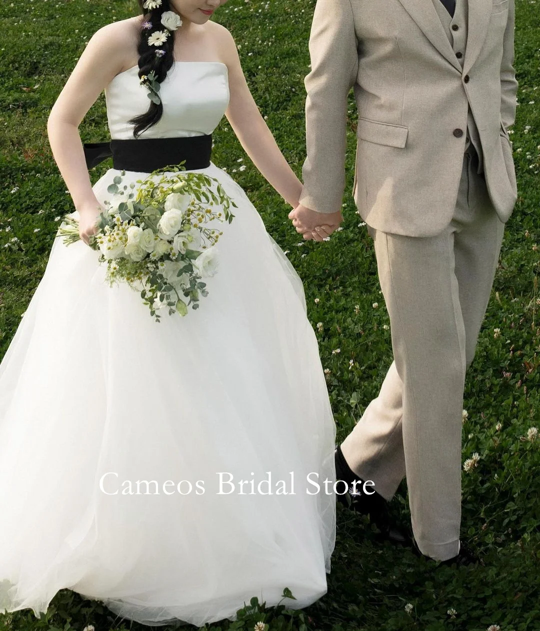 SONDR Strapless Korea Wedding Dresses Photo Shoot Simple Sleeveless Tulle Lace-up Elegant A-Line Ivory Custom Bridal Gown
SONDR Strapless Korea Wedding Dresses Photo Shoot Simple Sleeveless Tulle Lace-up Elegant A-Line Ivory Custom Bridal Gown