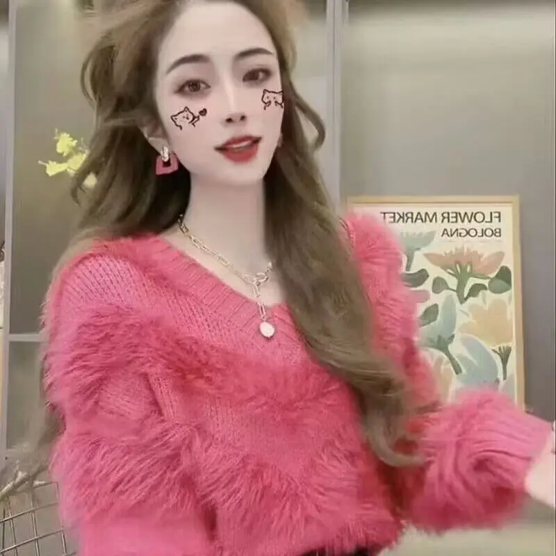 2024 Autumn and Winter Thick Explosive V-neck Stylish Design Ins Mink Fur Retro Versatile Long Sleeved Sweater for Women
2024 Autumn and Winter Thick Explosive V-neck Stylish Design Ins Mink Fur Retro Versatile Long Sleeved Sweater for Women