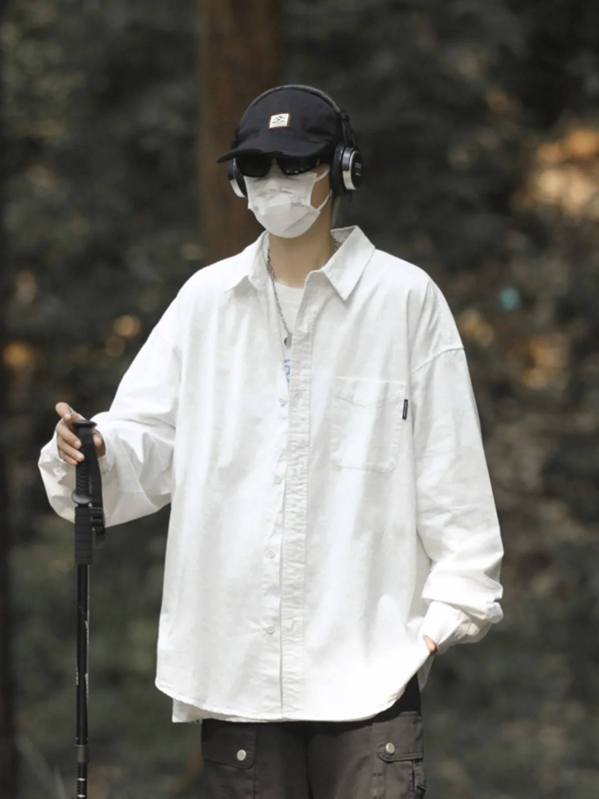 Свободная повседневная белая рубашка с длинным рукавом для мужчин, весенне-осенняя сезонная одежда, молодежная модная брендовая верхняя одежда для подростков
Свободная повседневная белая рубашка с длинным рукавом для мужчин, весенне-осенняя сезонная одежда, молодежная модная брендовая верхняя одежда для подростков