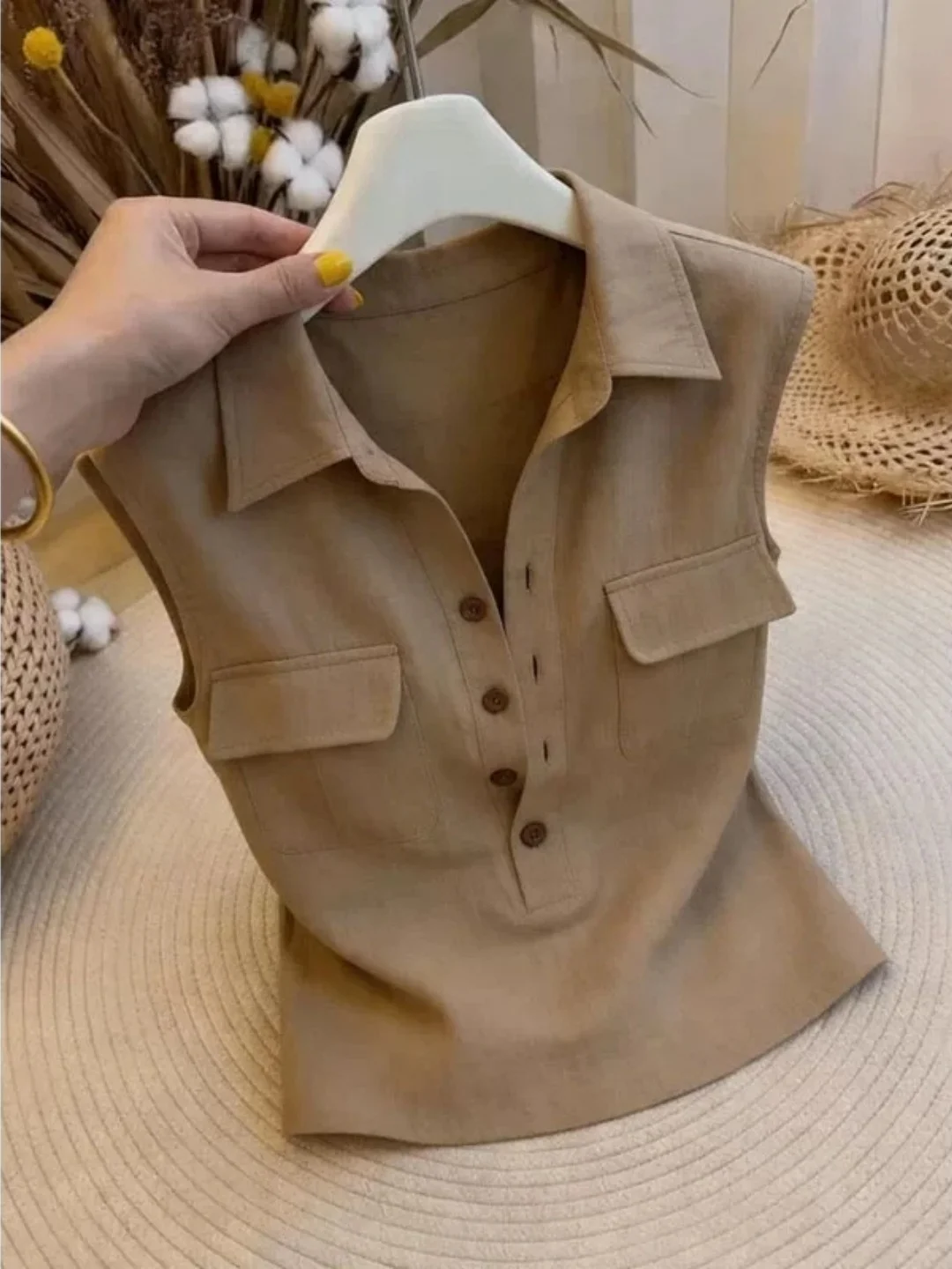 Elegant Pure Color Neck Vest Sleeveless Women's Fashionable Summer Top Stylish Versatile Commute Korean Style Silk Material
Elegant Pure Color Neck Vest Sleeveless Women's Fashionable Summer Top Stylish Versatile Commute Korean Style Silk Material