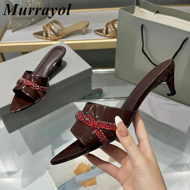 Slippers Kitten Heel Slippers Women Shiny Leather Bling Rhinestone Pointed Toe Lazy Sandals Ladies Summer Outdoor Vacation Shoes
Slippers Kitten Heel Slippers Women Shiny Leather Bling Rhinestone Pointed Toe Lazy Sandals Ladies Summer Outdoor Vacation Shoes