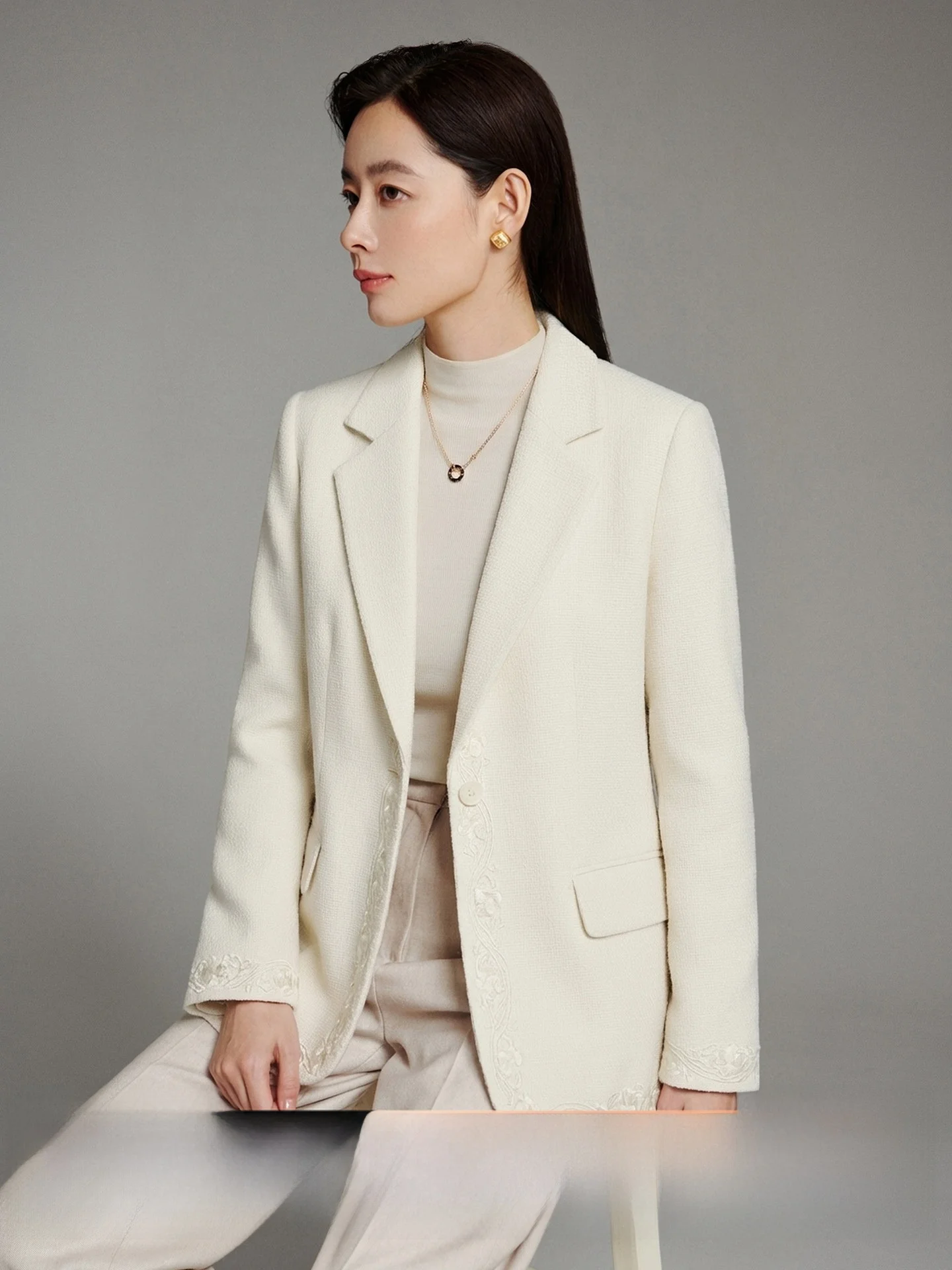 Elegant Acetate Suit Jacket for Women Casual Embroidered Office Versatile Long Sleeve Breathable Straight Cut Spring Fashion
Elegant Acetate Suit Jacket for Women Casual Embroidered Office Versatile Long Sleeve Breathable Straight Cut Spring Fashion