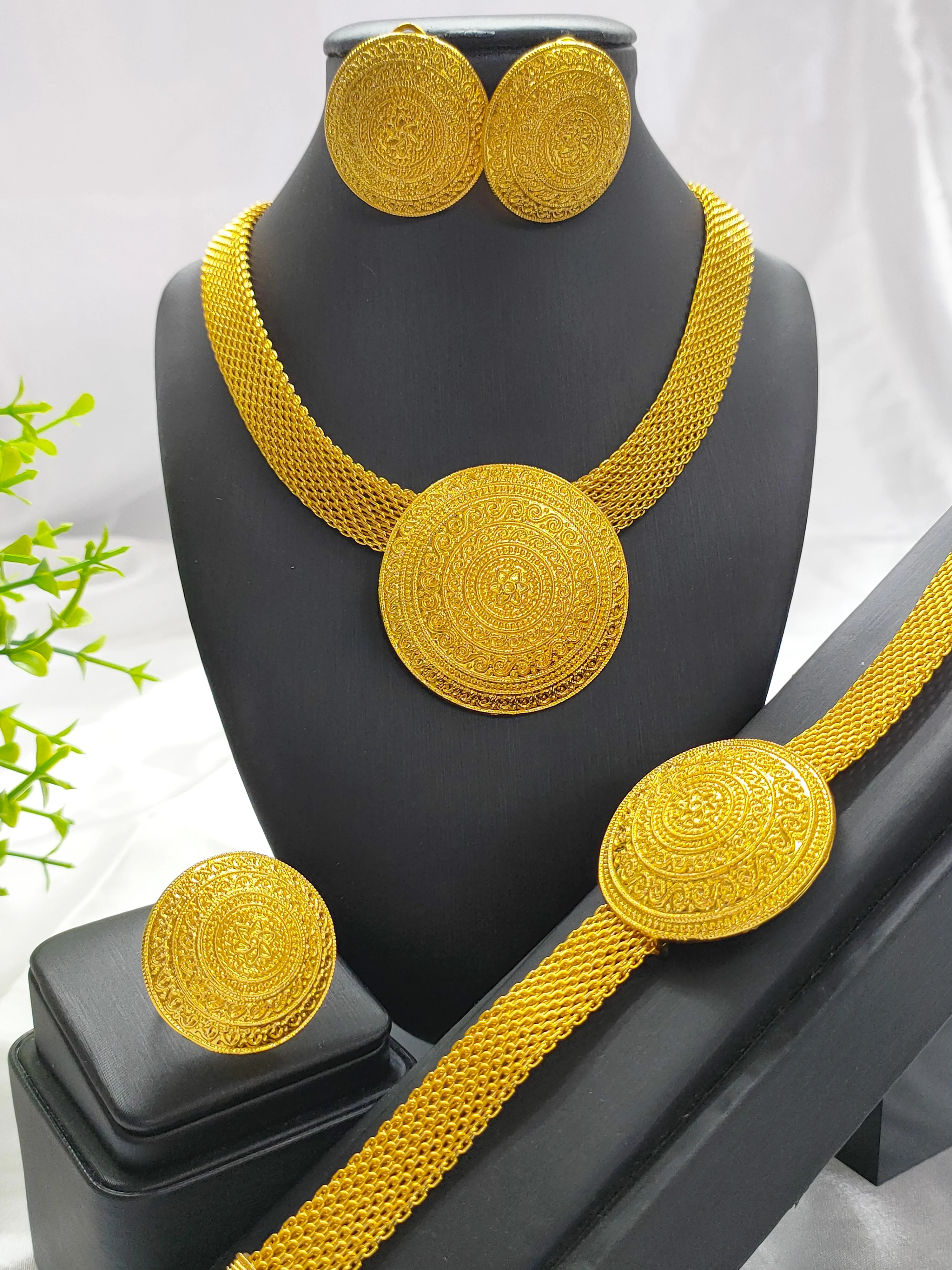 Large Round Pendant Gold Plated Jewelry Set for Women Necklace Earrings Bracelet Ring African Bridal Wedding Party Gifts
Large Round Pendant Gold Plated Jewelry Set for Women Necklace Earrings Bracelet Ring African Bridal Wedding Party Gifts