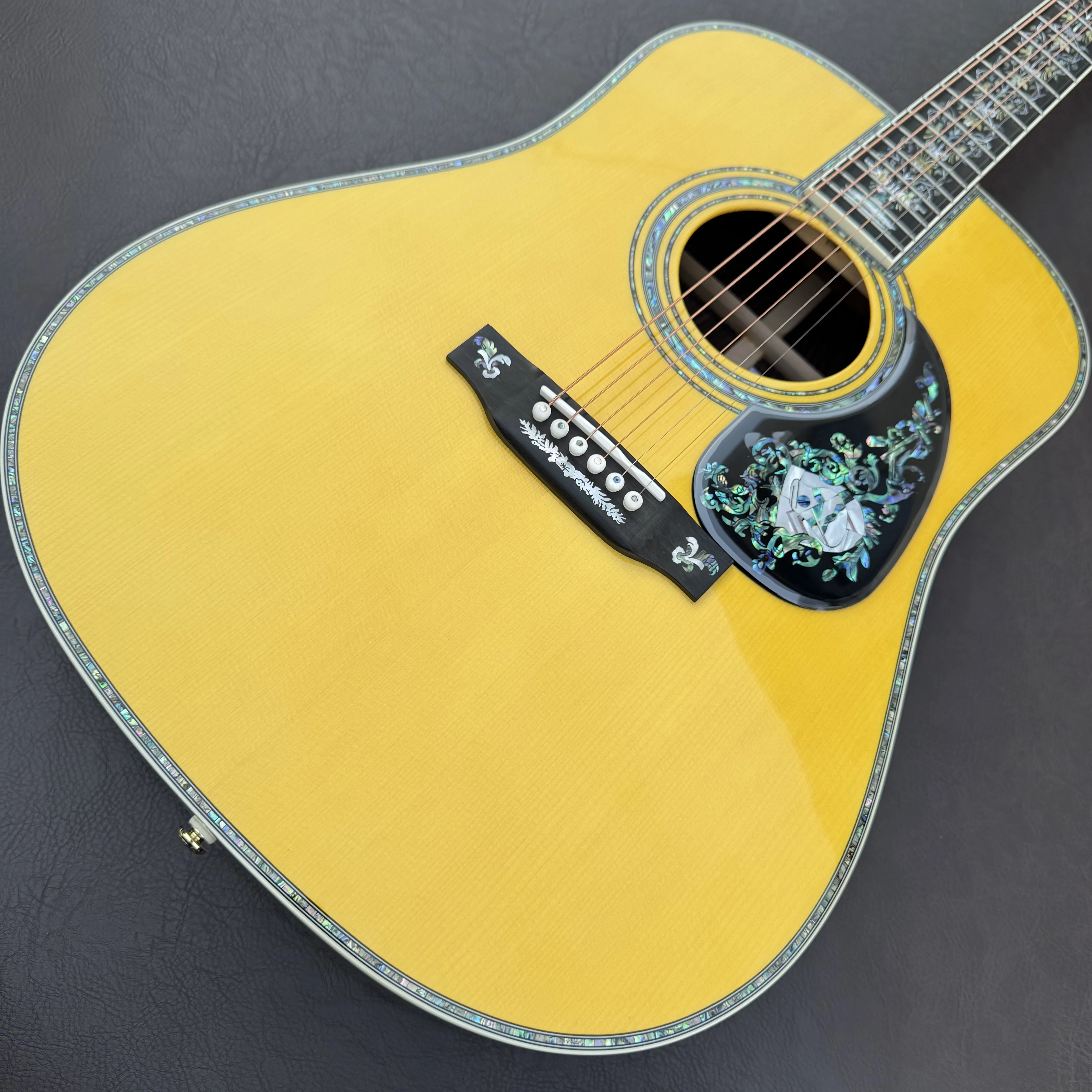 Luxury 41 Inch All Solid Wood Acoustic Guitar 100 Type Abalone Inlays Solid Spruce Top Body Bone Nut Gold Tuners Free Shipping
Luxury 41 Inch All Solid Wood Acoustic Guitar 100 Type Abalone Inlays Solid Spruce Top Body Bone Nut Gold Tuners Free Shipping