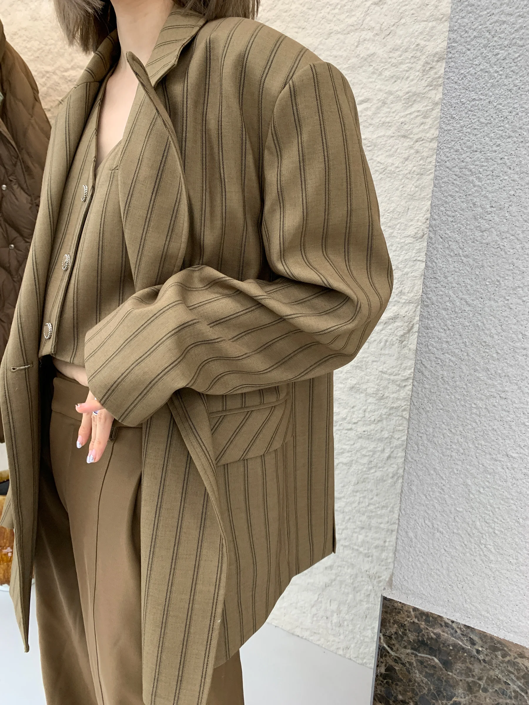 Tee Goood Ele Large Tailored Suit Jaet And Vest Set SW220260 Original Design Single Button Long Sve Loose Fit
Tee Goood Ele Large Tailored Suit Jaet And Vest Set SW220260 Original Design Single Button Long Sve Loose Fit