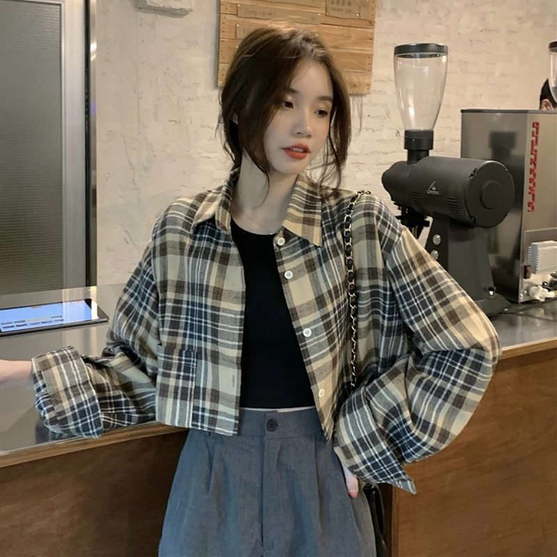 New Korean Outerwear Vintage Shirt Woman Long Sleeved Short Plaid Shirt Women Streetwear
New Korean Outerwear Vintage Shirt Woman Long Sleeved Short Plaid Shirt Women Streetwear