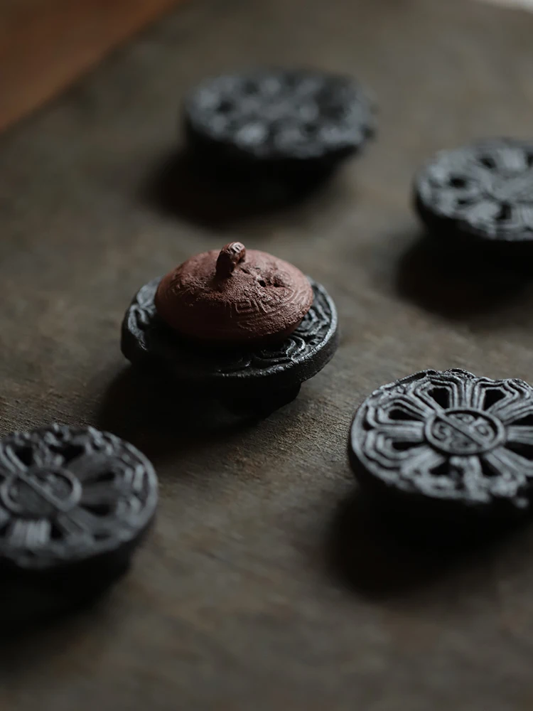 Handmade Purple Clay Tea Ceremony Accories Tea Pot Lid Rest with Carved Pattern Wabi Sabi Sle Tea Room Accories
Handmade Purple Clay Tea Ceremony Accories Tea Pot Lid Rest with Carved Pattern Wabi Sabi Sle Tea Room Accories
