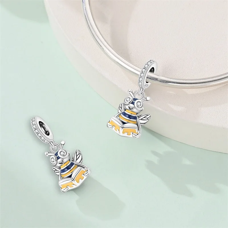 925 Sterling Silver Bee Little Doctor Charms Bead Fit 3mm Original Bracelet DIY Women Exquisite Birthday Party Jewelry Gifts
925 Sterling Silver Bee Little Doctor Charms Bead Fit 3mm Original Bracelet DIY Women Exquisite Birthday Party Jewelry Gifts