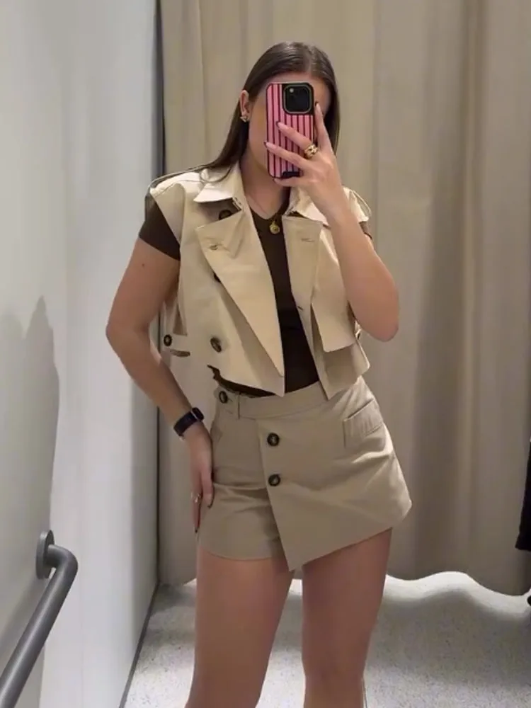 TRAFZA 2025 Women New Fashion Lapel Button Sleeveless Asymmetry Decorate Short Vest Top+Summer Slim Casual Zipper Shorts Suit
TRAFZA 2025 Women New Fashion Lapel Button Sleeveless Asymmetry Decorate Short Vest Top+Summer Slim Casual Zipper Shorts Suit