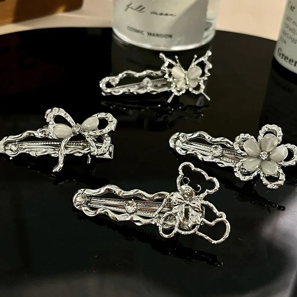 1PC Silver Color Irregular Hair Clip Vintage Butterfly Zircon Alloy Wave Shape Korean Hair Pin Hair Accessories Women Jewelry
1PC Silver Color Irregular Hair Clip Vintage Butterfly Zircon Alloy Wave Shape Korean Hair Pin Hair Accessories Women Jewelry