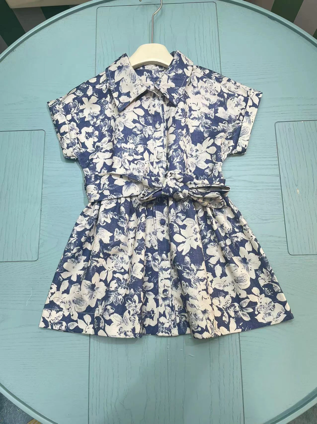 A high-end girls' fashionable dress with summer new floral print children's cotton short sleeved dress
A high-end girls' fashionable dress with summer new floral print children's cotton short sleeved dress