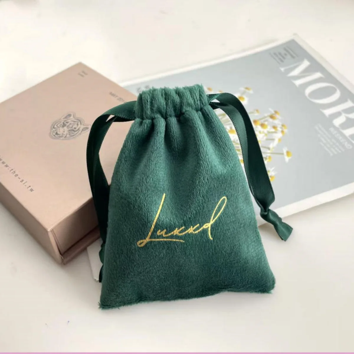 100pcs Custom Logo Jewelry Velvet Packaging Gift Bag Flannel Suede Drawstring Pouch Necklace Ring Bracelet Glasses Watch Pouches
100pcs Custom Logo Jewelry Velvet Packaging Gift Bag Flannel Suede Drawstring Pouch Necklace Ring Bracelet Glasses Watch Pouches