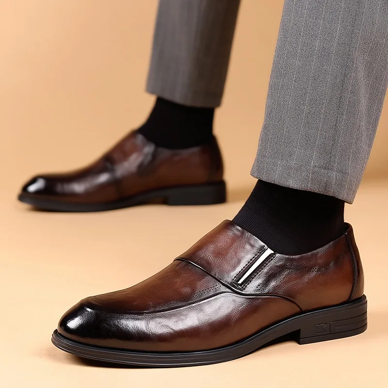 First-layer cowhide new business formal leather shoes breathable men's British style pointed toe brogue leather shoes
First-layer cowhide new business formal leather shoes breathable men's British style pointed toe brogue leather shoes