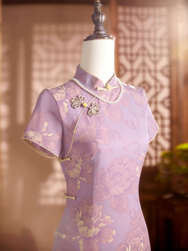 Новое китайское летнее дышащее платье миди Ele Purple с цветочным принтом из смесового полиэстера для мамы на свадьбу
Новое китайское летнее дышащее платье миди Ele Purple с цветочным принтом из смесового полиэстера для мамы на свадьбу