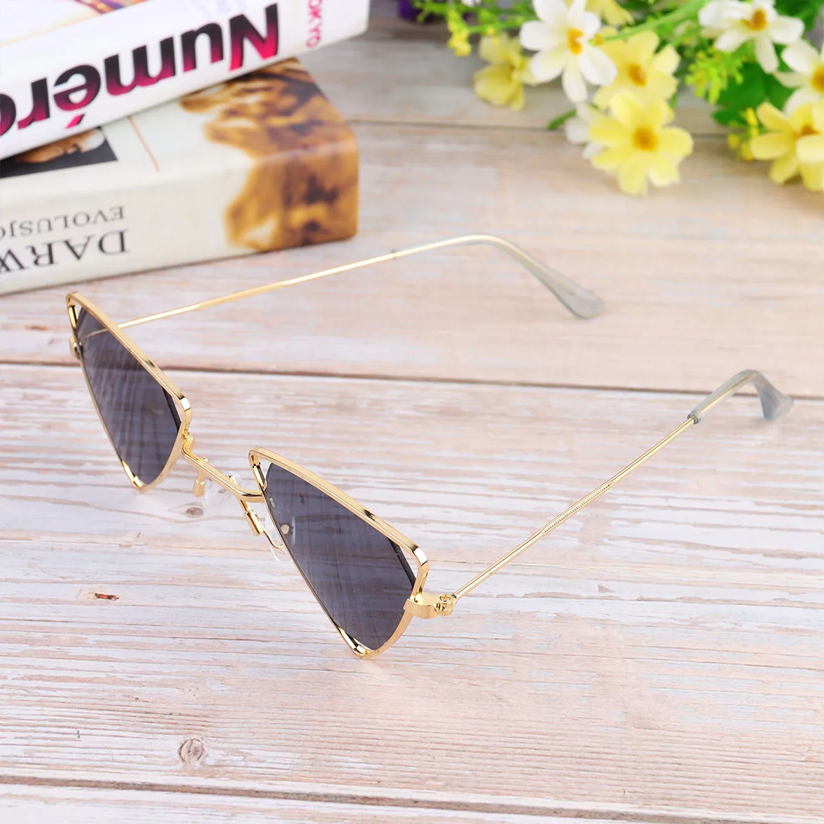 Personality Sunglasses Metal Frame Lightweight UV Proof Women Bright Color Outdoor Three Pointed Star Shape Fashion Durable
Personality Sunglasses Metal Frame Lightweight UV Proof Women Bright Color Outdoor Three Pointed Star Shape Fashion Durable