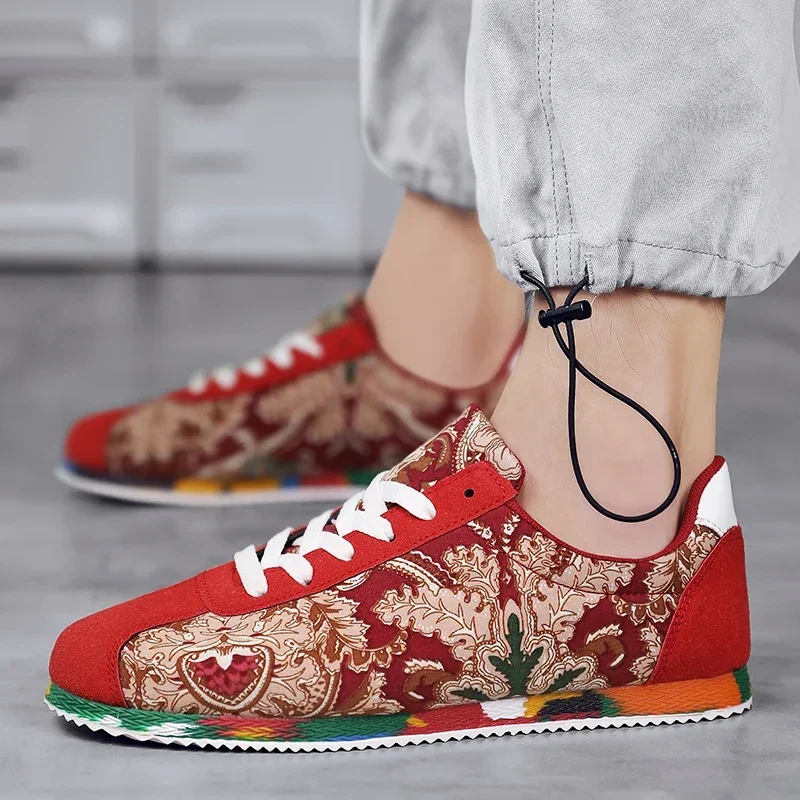 Новая мужская повседневная роскошная обувь для бега на открытом воздухе, теннисные мужские модные лоферы, кроссовки для отдыха, спортивные дышащие вулканизированные кроссовки
Новая мужская повседневная роскошная обувь для бега на открытом воздухе, теннисные мужские модные лоферы, кроссовки для отдыха, спортивные дышащие вулканизированные кроссовки