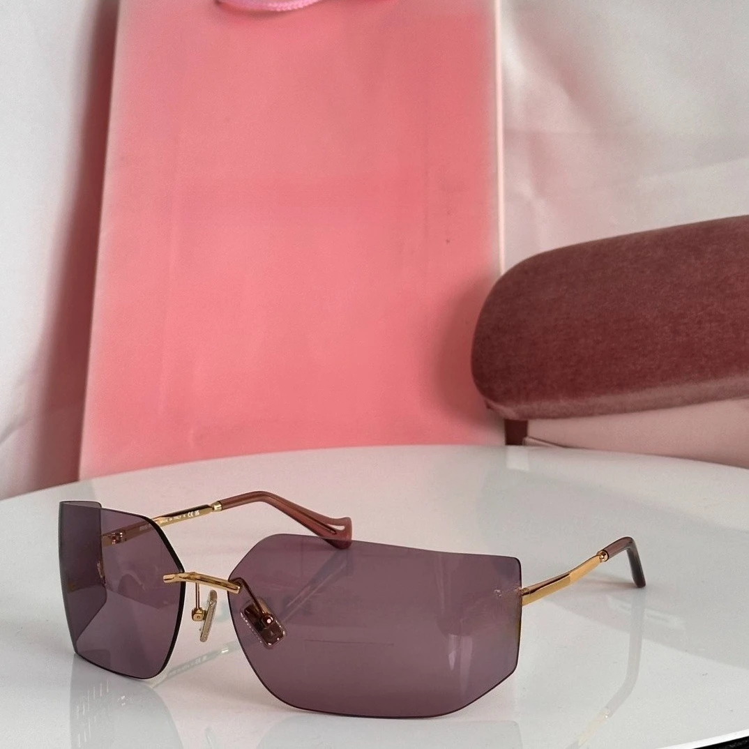 Spring Gift Trendy New Frameless Women's Sunglasses with UV400 Protection, Perfect for Travel, Camping, Outdoor Hiking.
Spring Gift Trendy New Frameless Women's Sunglasses with UV400 Protection, Perfect for Travel, Camping, Outdoor Hiking.