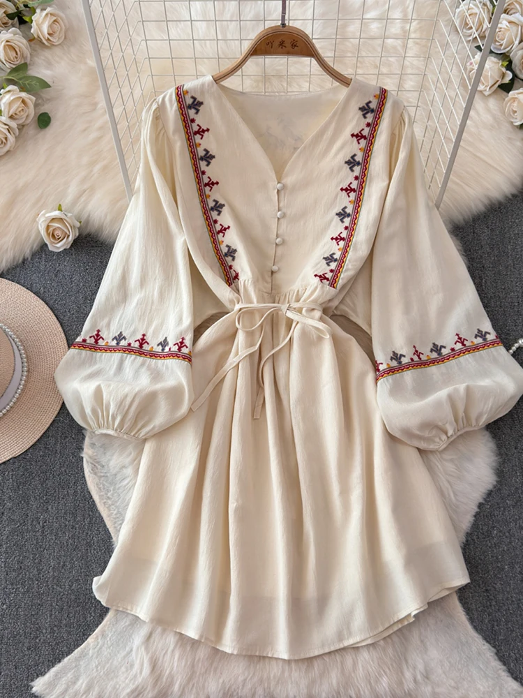 Fashion V-Neck Short Dress For Women 2024 New Long Sleeved Lace-up Waisted Embroidered Dresses Autumn Simple Female Frocks
Fashion V-Neck Short Dress For Women 2024 New Long Sleeved Lace-up Waisted Embroidered Dresses Autumn Simple Female Frocks
