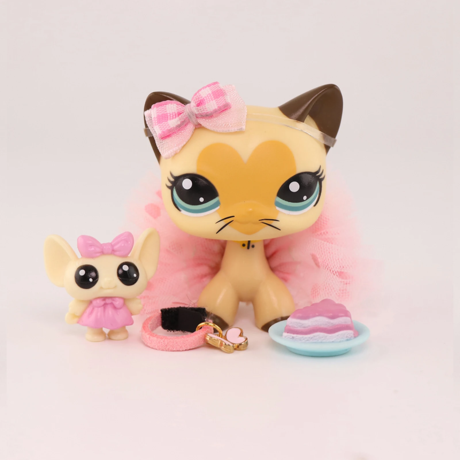 LPS Minilpsshop Pet Shop Rare Shorthair Cat And Accessories Bobble Head Children's Toys Gifts for Boys and Girls Collectibles
LPS Minilpsshop Pet Shop Rare Shorthair Cat And Accessories Bobble Head Children's Toys Gifts for Boys and Girls Collectibles
