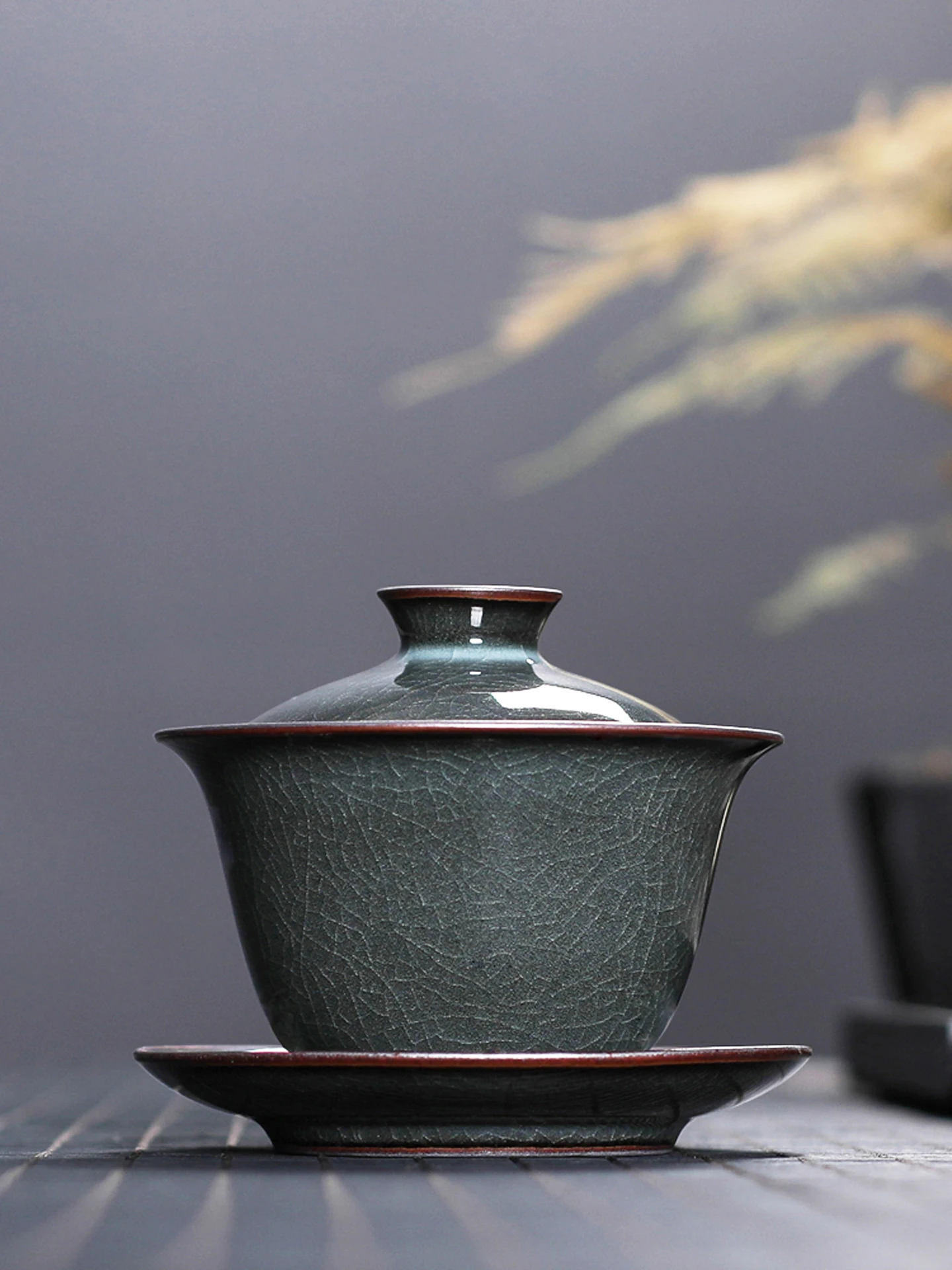 Large Size Handmade Blue Porcelain Tea Cup with Lid Ceramic Gongfu Tea Set Traditional Chinese Style Home Use Ice Crack Glaze
Large Size Handmade Blue Porcelain Tea Cup with Lid Ceramic Gongfu Tea Set Traditional Chinese Style Home Use Ice Crack Glaze