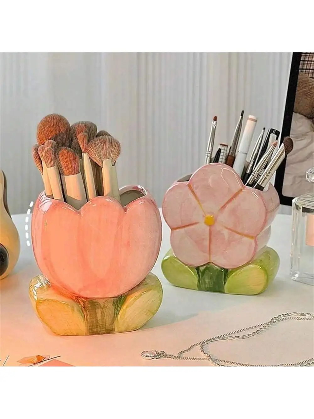1pc Tulip Ceramic Pen Holder Makeup Brush Storage Jar Ceramic Desk Decoration Office Desk Storage Box Stationery Storage
1pc Tulip Ceramic Pen Holder Makeup Brush Storage Jar Ceramic Desk Decoration Office Desk Storage Box Stationery Storage
