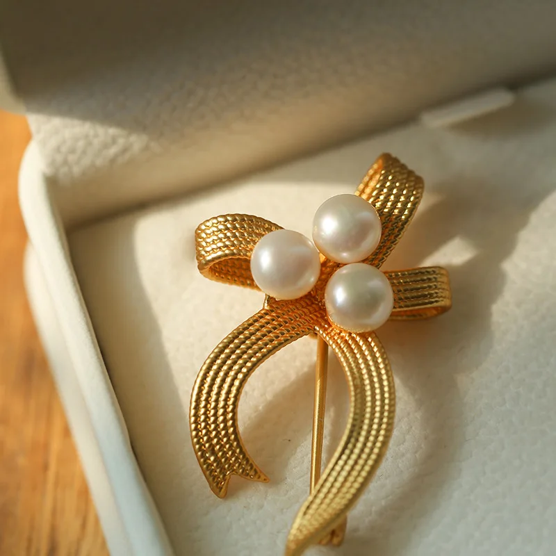 New Fashion Bow Set Fresh Water Pearl Brooch Stylish Elegant Ribbon Style Coat Brooch Women's Jewelry
New Fashion Bow Set Fresh Water Pearl Brooch Stylish Elegant Ribbon Style Coat Brooch Women's Jewelry