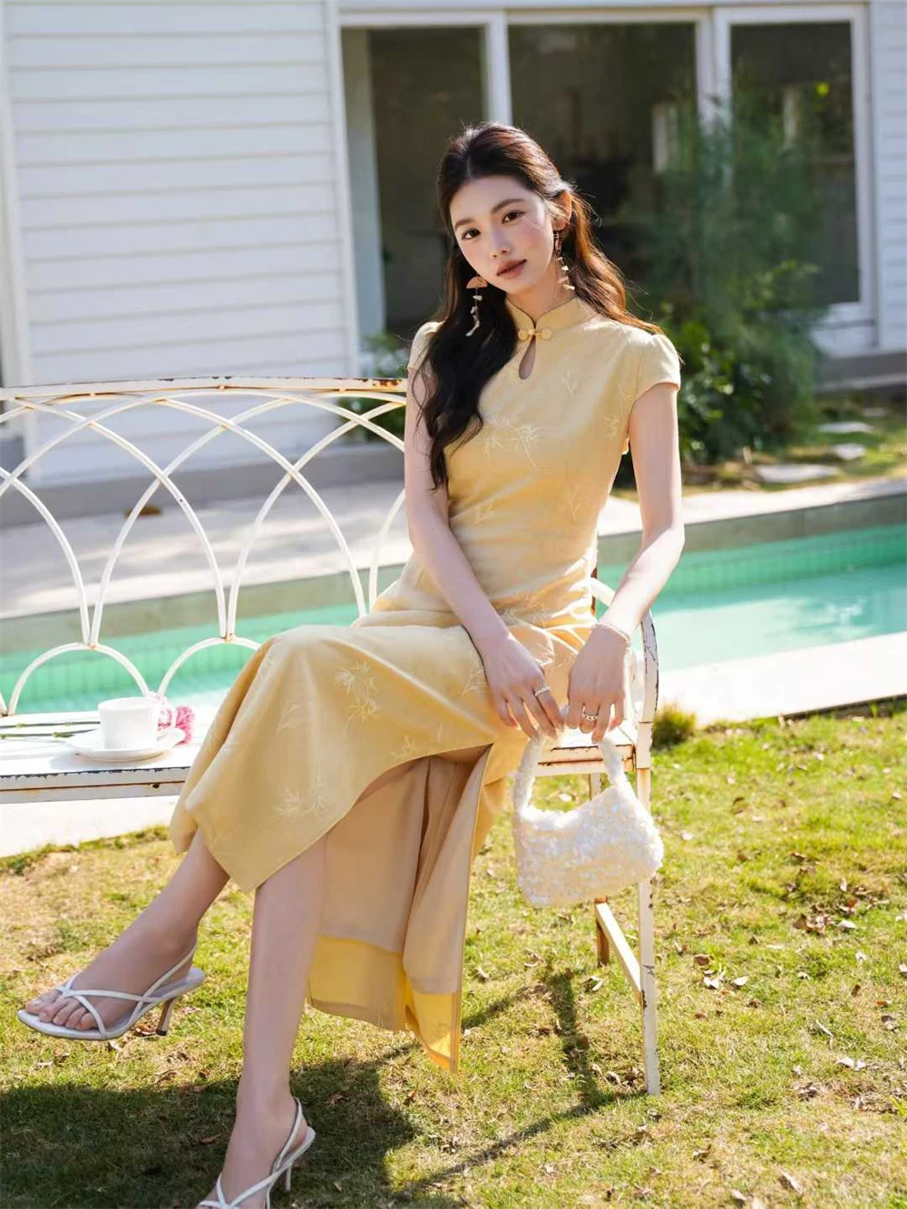 New Chinese Style Retro Embroidered Stand Collar Short Sleeve Women's Dress Summer 2026 Side Slit Improved Long Dress
New Chinese Style Retro Embroidered Stand Collar Short Sleeve Women's Dress Summer 2026 Side Slit Improved Long Dress