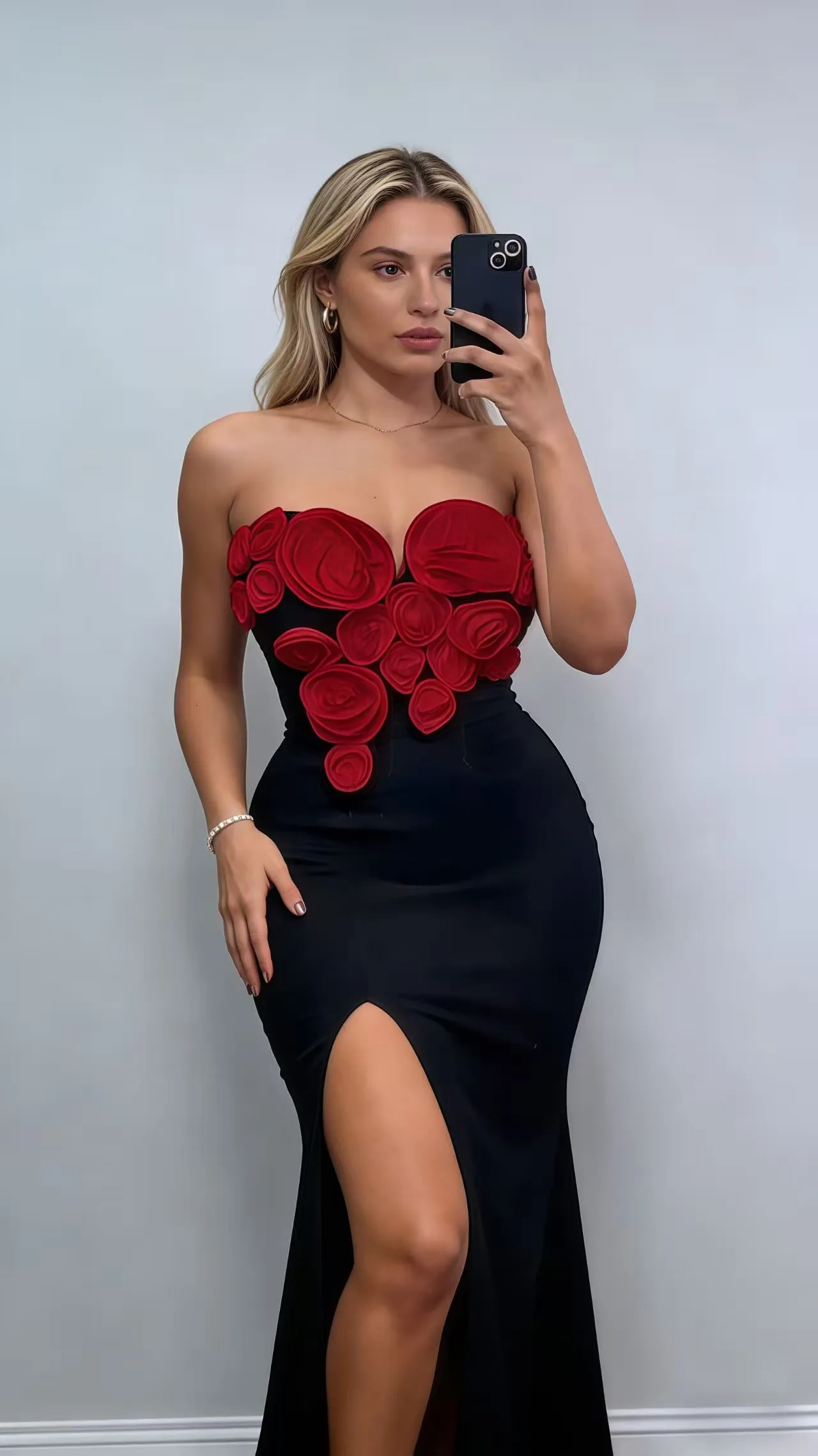 Women Sexy Strapless Elegant Flower Decoration long dress
Women Sexy Strapless Elegant Flower Decoration long dress